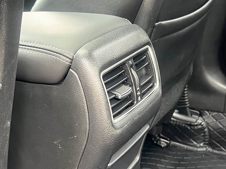 Infiniti Q50L 2015 2.0 T — фото 25