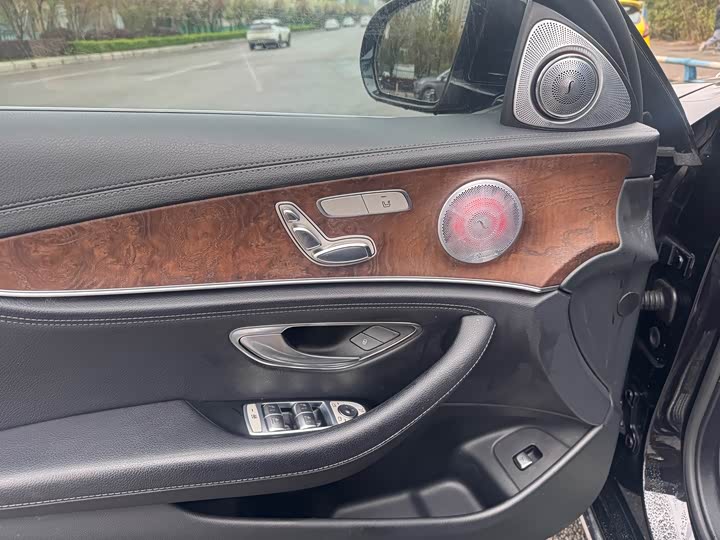 Mercedes-Benz E-Class 2016 E 300 L — фото 13