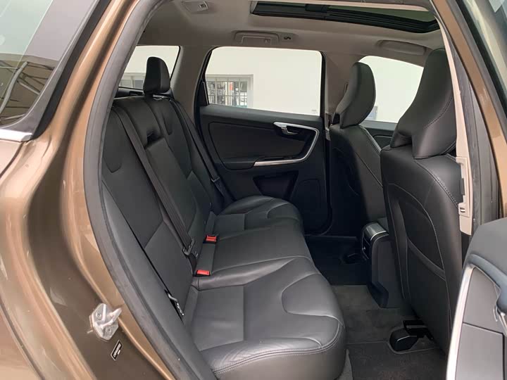 Volvo XC60 2015 T 5 — фото 9