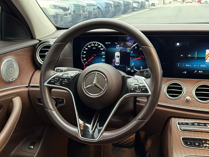 Mercedes-Benz E-Class 2023 E 300 L Luxury — фото 10