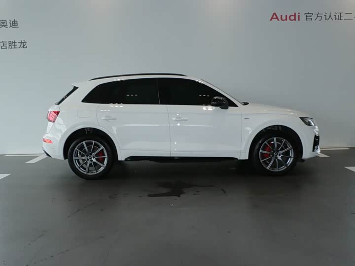 Audi Q5L 40 TFSI люкс-динамик — фото 3