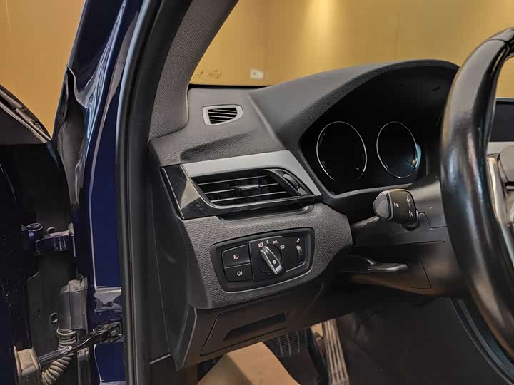 BMW X1 2019 s Drive 20 Li Leading — фото 11