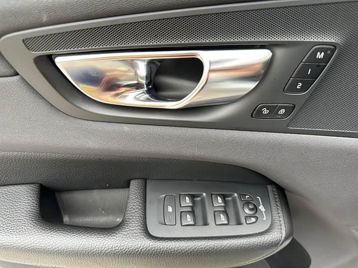 Volvo XC60 2020 T 5 4 WD — фото 20