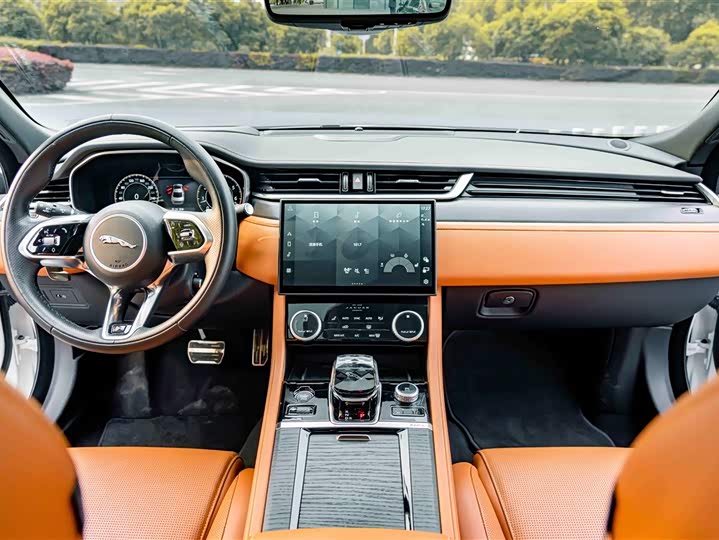 Jaguar XFL 2024 2.0 T P 300 4 WD — фото 10