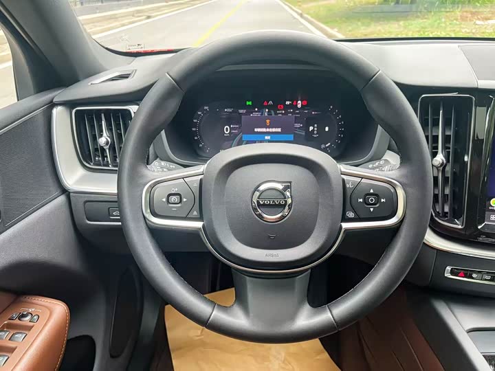 Volvo XC60 2023 B 5 4 WD — фото 15