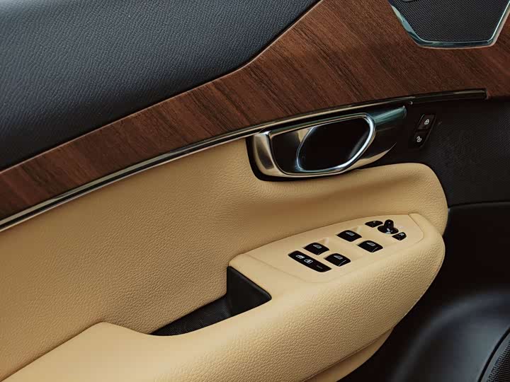 Volvo XC90 2018 T 5 — фото 16
