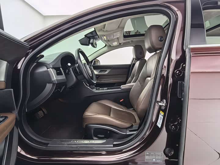 Jaguar XFL 2018 XFL 2.0 T 250 PS — фото 17