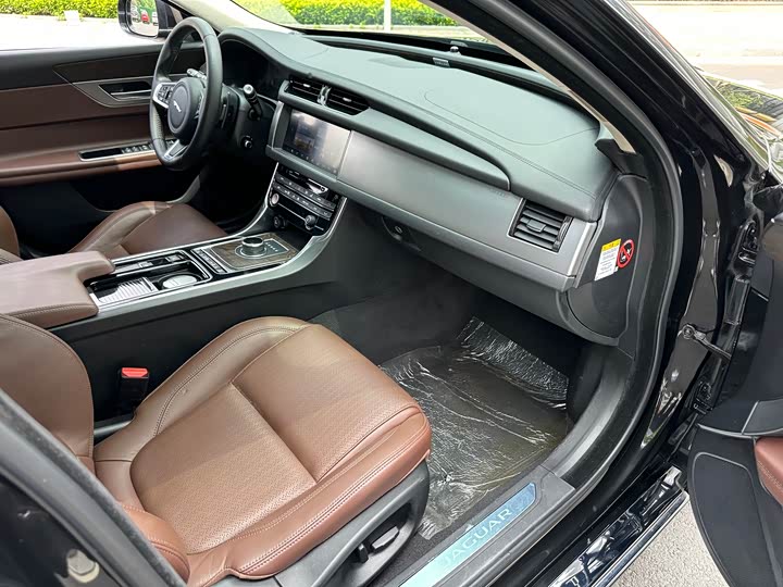 Jaguar XFL 2018 XFL 2.0 T 250 PS — фото 33