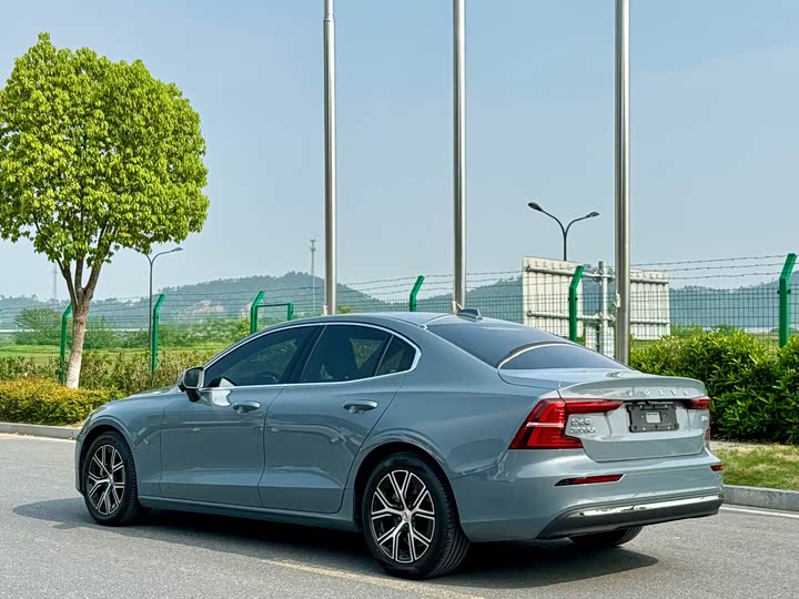 Volvo S60 2024 B 4 — фото 11