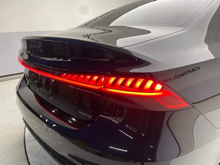 Audi A7L 2023 45 TFSI quattro S-line — фото 11