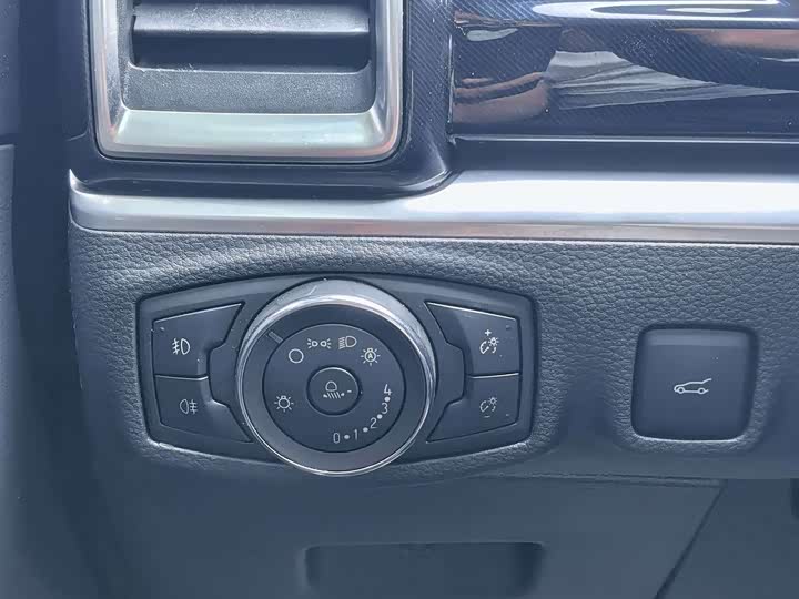 Ford Everest — фото 11