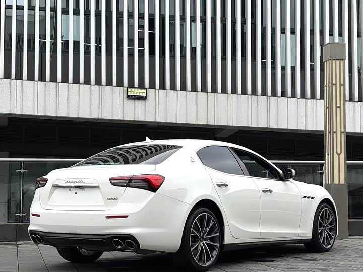 Maserati Ghibli 2021 2.0 T — фото 6