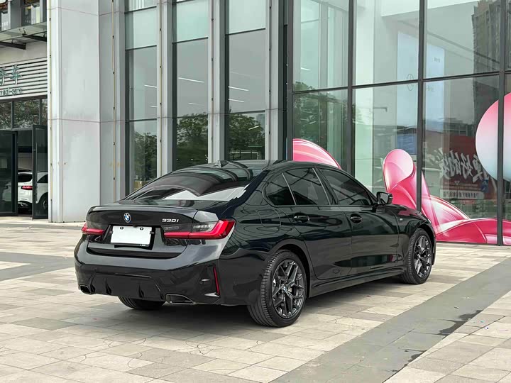 BMW 3-Series 2025 330i M — фото 4