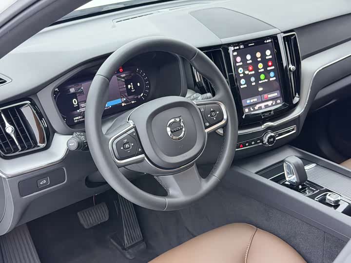 Volvo XC60 2023 B 5 4 WD — фото 7