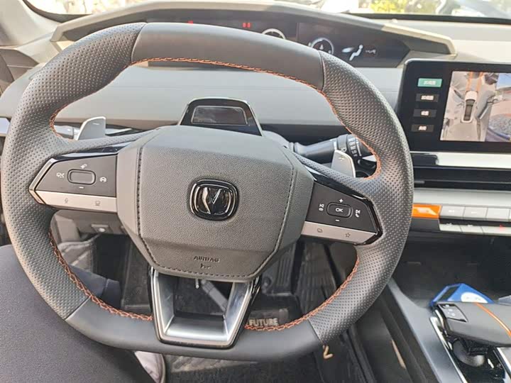 Changan UNI-V 2022 1.5 T Premium — фото 11