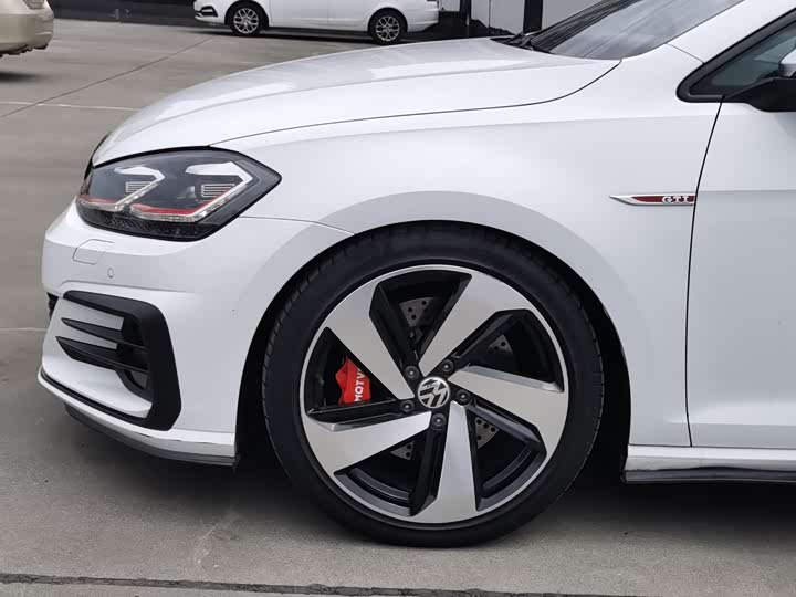 Volkswagen GTI 2019 2.0 TSI GTI V — фото 4
