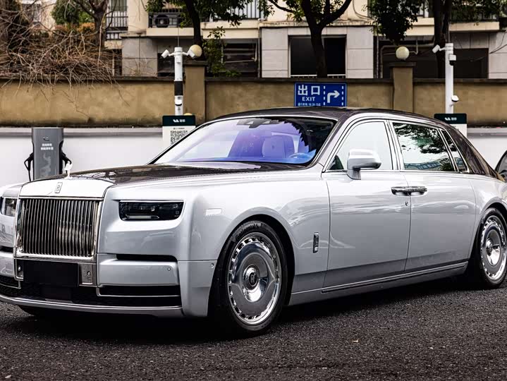 Rolls-Royce Phantom — фото 1