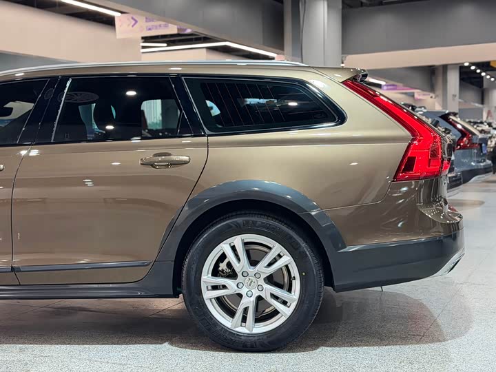 Volvo V90 2017 Cross Country T 5 AWD — фото 8