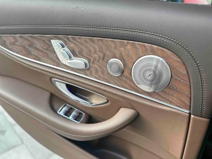 Mercedes-Benz E-Class 2022 E 300 L Luxury — фото 26