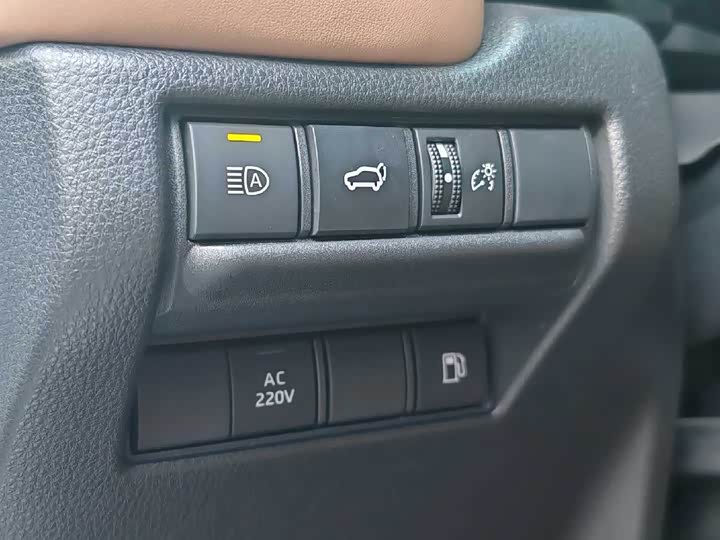 Toyota Prado — фото 18