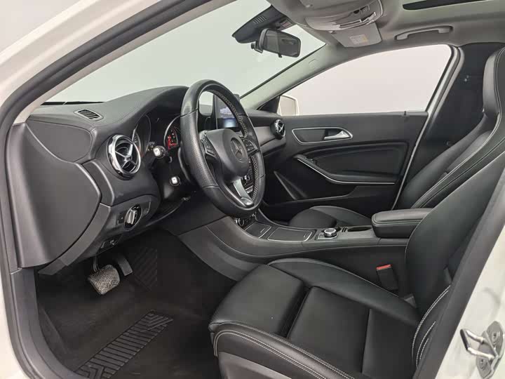 Mercedes-Benz GLA 2018 GLA 200 — фото 13