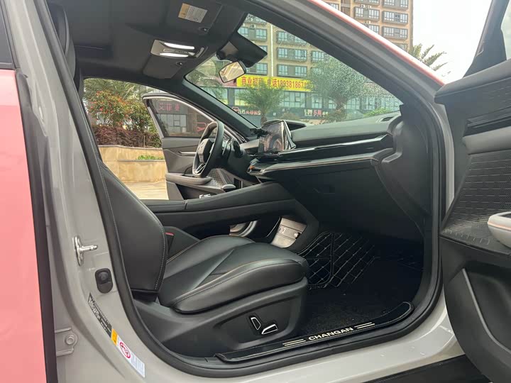 Changan UNI-V 2022 1.5 T Premium — фото 11