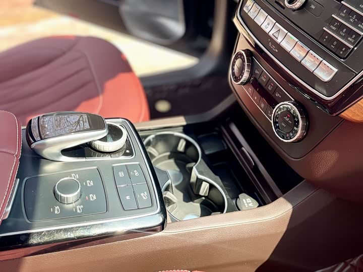 Mercedes-Benz GLS 2018 GLS 320 4 MATIC — фото 38
