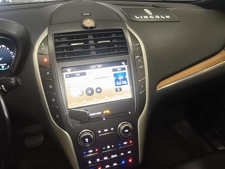 Lincoln MKC 2018 2.0 T 4 WD — фото 13