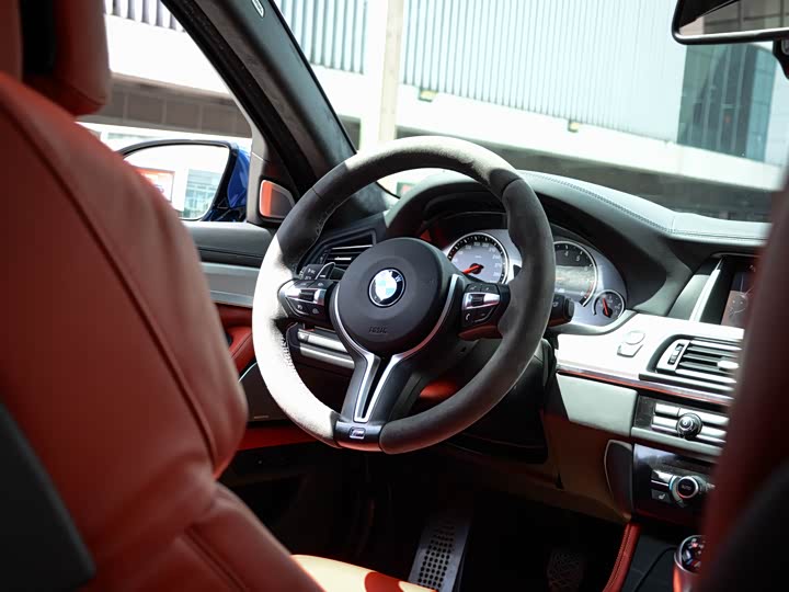 BMW M5 2014 M 5 — фото 15