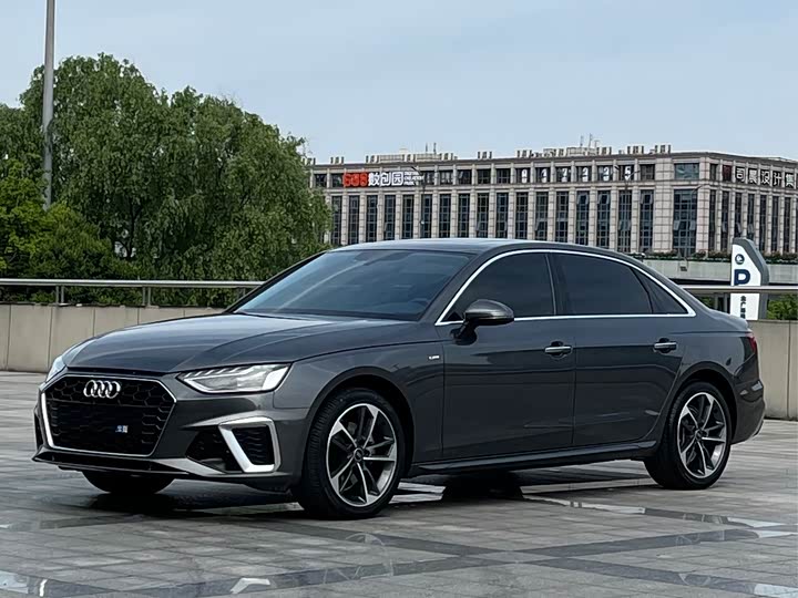 Audi A4L 2022 40 TFSI — фото 1