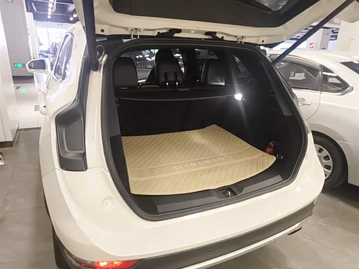 Lincoln MKC 2018 2.0 T 4 WD — фото 19