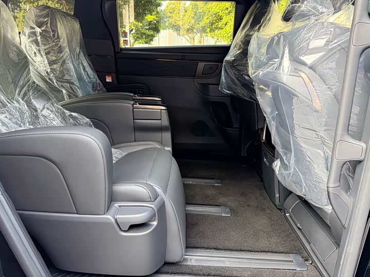 Toyota Alphard — фото 10