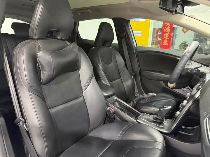 Volvo V40 2016 T 3 — фото 13