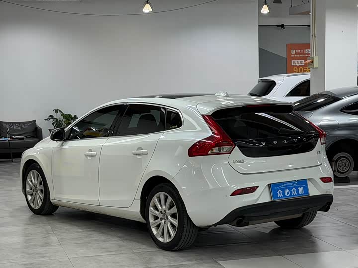 Volvo V40 2016 T 3 — фото 6