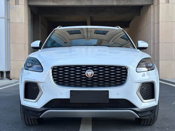 Jaguar E-PACE 2024 R-DYNAMIC S — фото 2