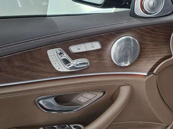 Mercedes-Benz E-Class 2019 E 300 L — фото 12