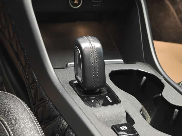 Volvo XC40 2020 T 3 — фото 18