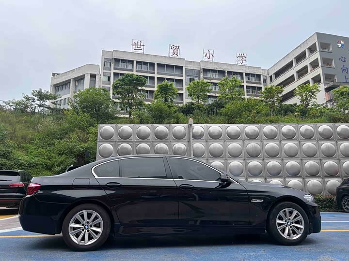 BMW 5 Series 520Li — фото 10