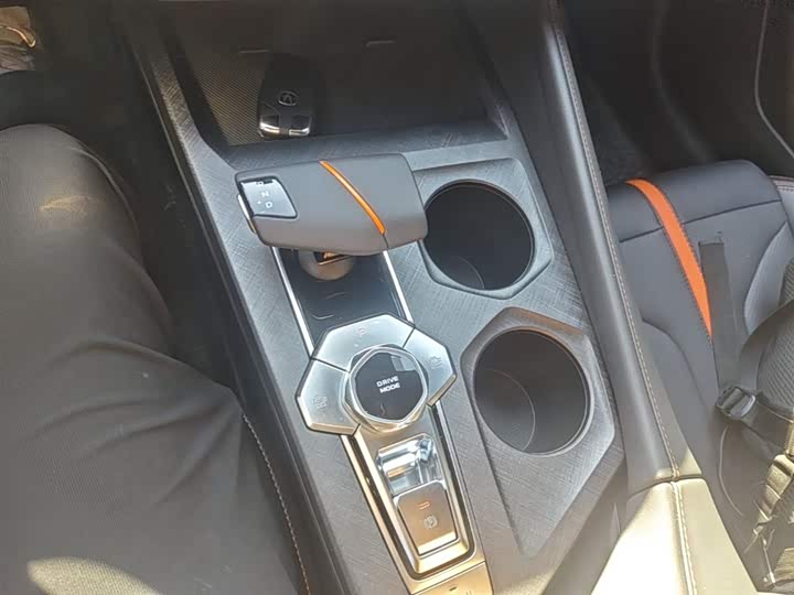 Changan UNI-V 2024 1.5 T Premium — фото 14