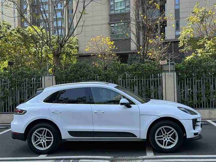 Porsche Macan 2018 Macan 2.0 T — фото 4