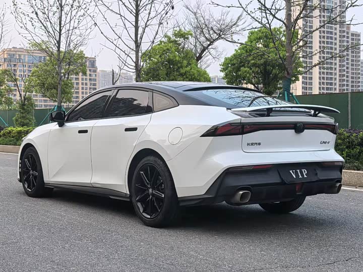 Changan UNI-V 2023 1.5 T — фото 7