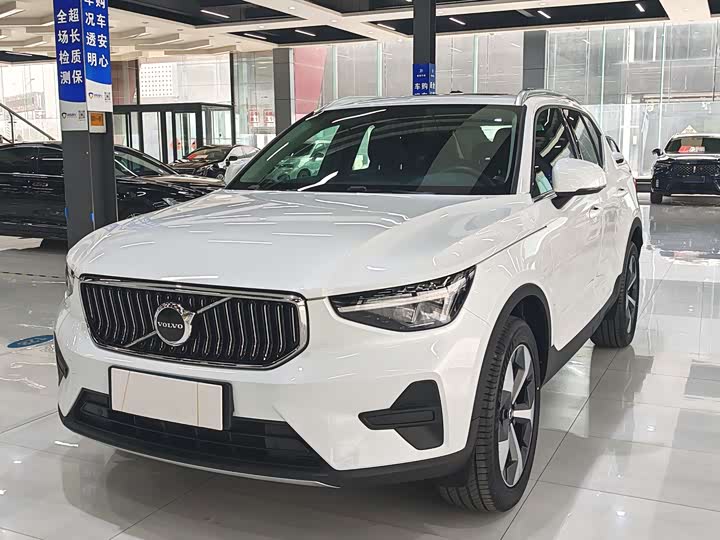 Volvo XC40 2024 B 4 WD