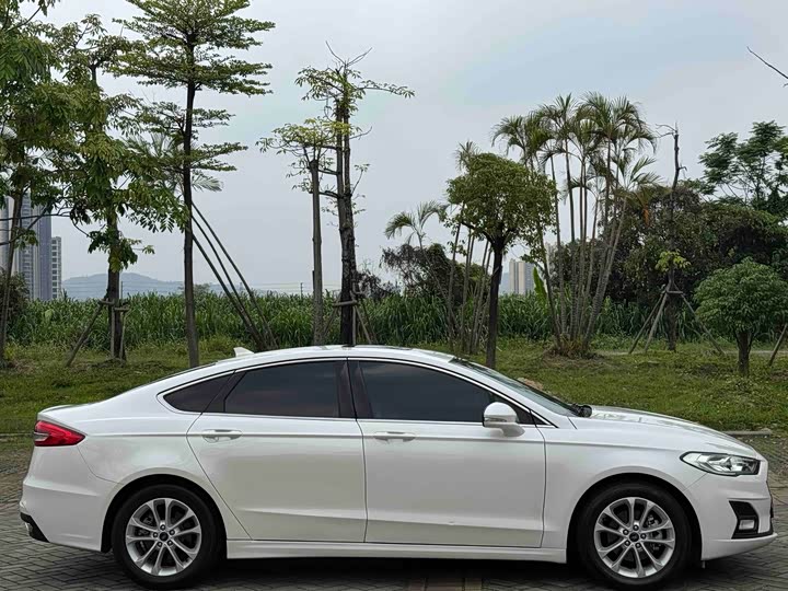Ford Mondeo — фото 8