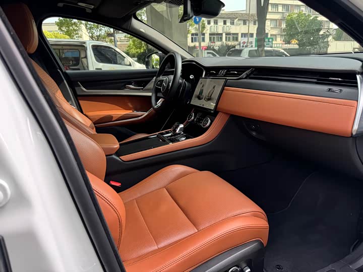 Jaguar XFL 2024 2.0 T P 300 4 WD — фото 15