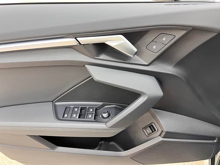 Audi A3 2023 Sportback 35 TFSI Sport — фото 12