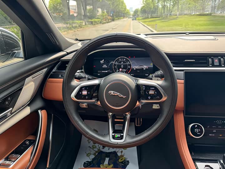 Jaguar XFL 2024 2.0 T P 300 4 WD — фото 10
