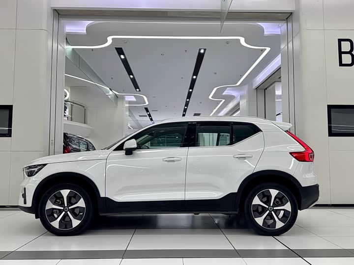 Volvo XC40 2025 B 4 WD — фото 16