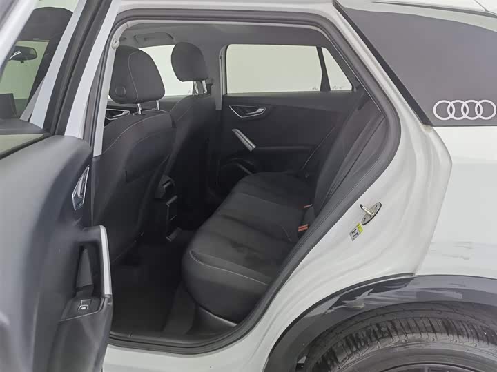 Audi Q2L 2020 35 TFSI — фото 15