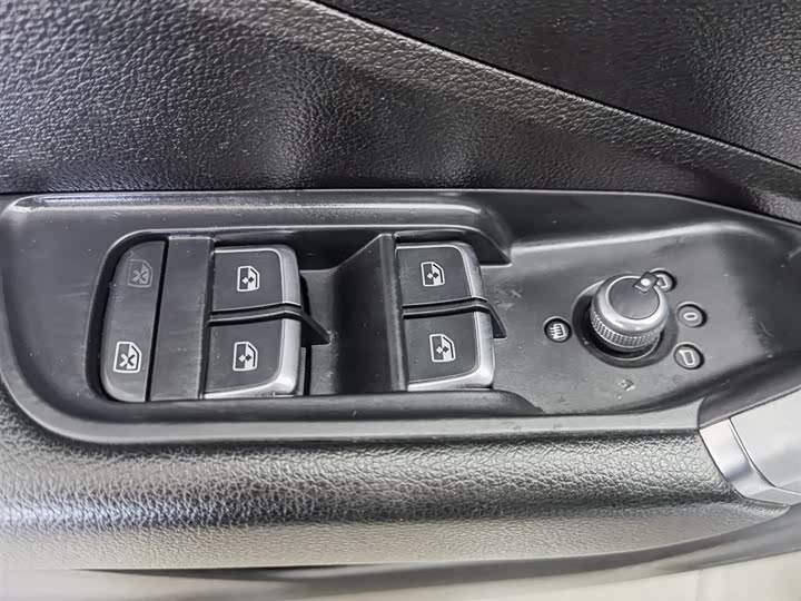 Audi Q2L 2020 35 TFSI — фото 9
