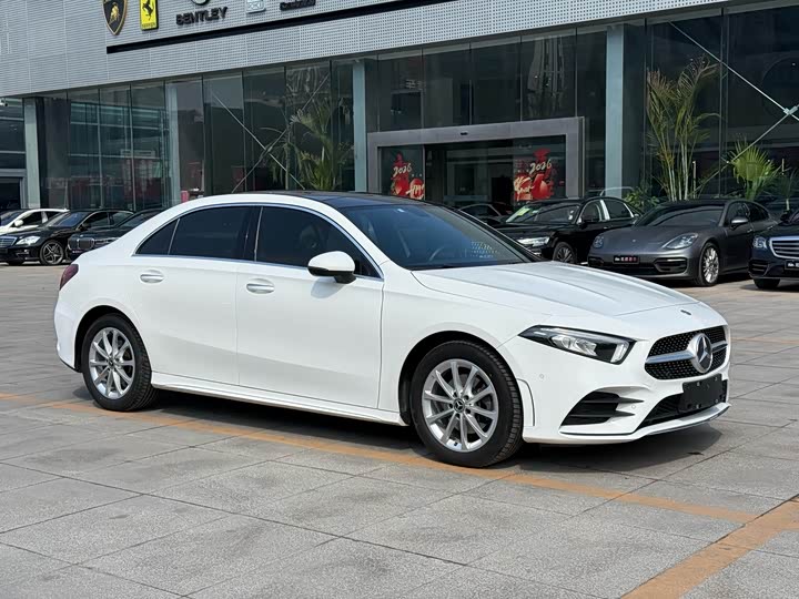 Mercedes-Benz A-Class 2019 A 200 L — фото 3